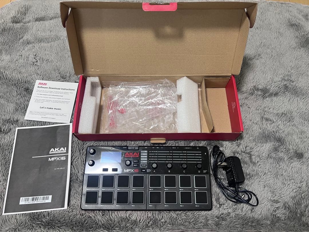 AKAI MPX16 サンプラー　16パッド×10バンク　さらにSDで増設可能