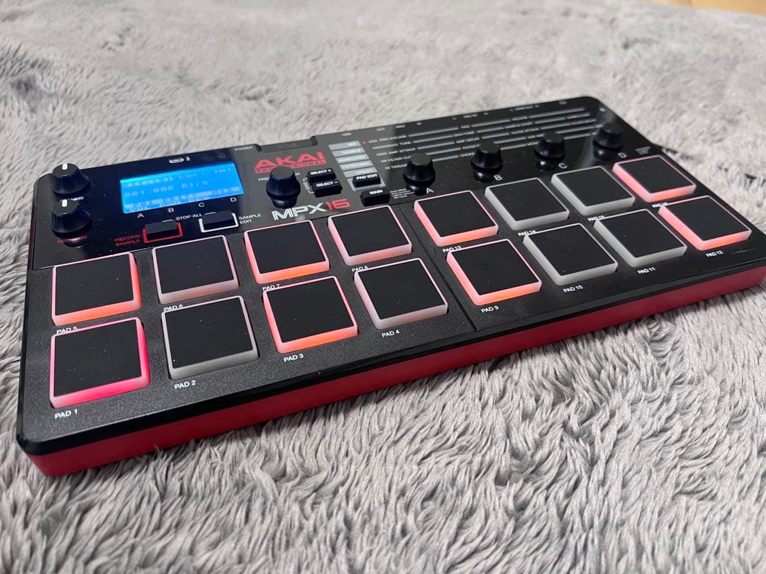 AKAI MPX16 サンプラー　16パッド×10バンク　さらにSDで増設可能