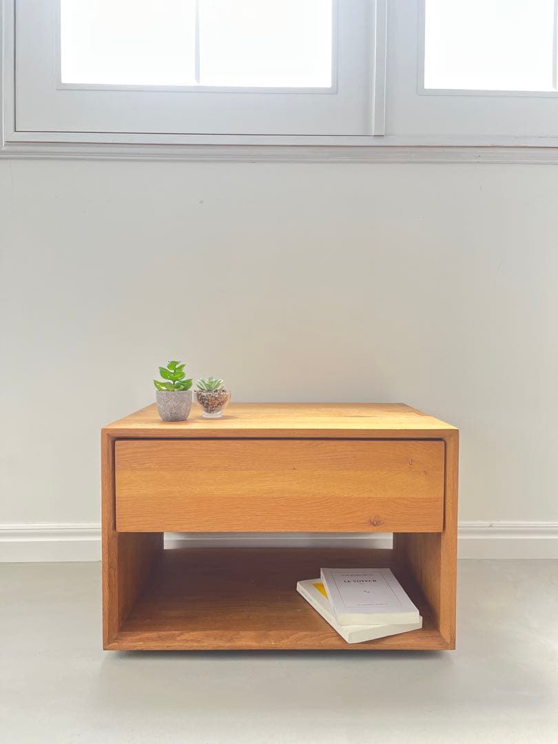オーク無垢材の木製サイドテーブル