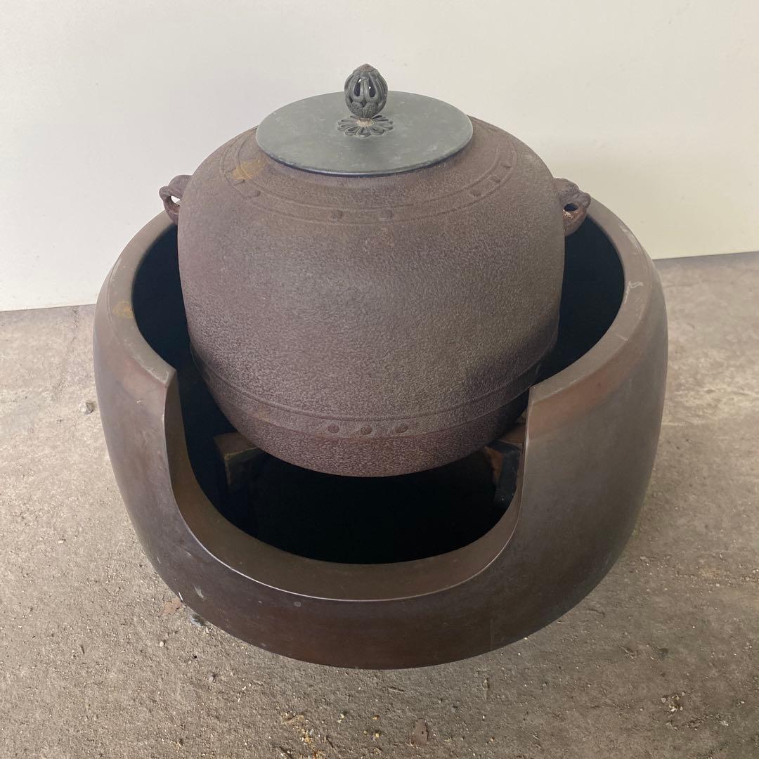 鋳鉄製 茶釜 丸型 茶道具 鉄瓶 風炉釜 鉄釜 鋳物 骨董品 古美術 鉄 真鍮