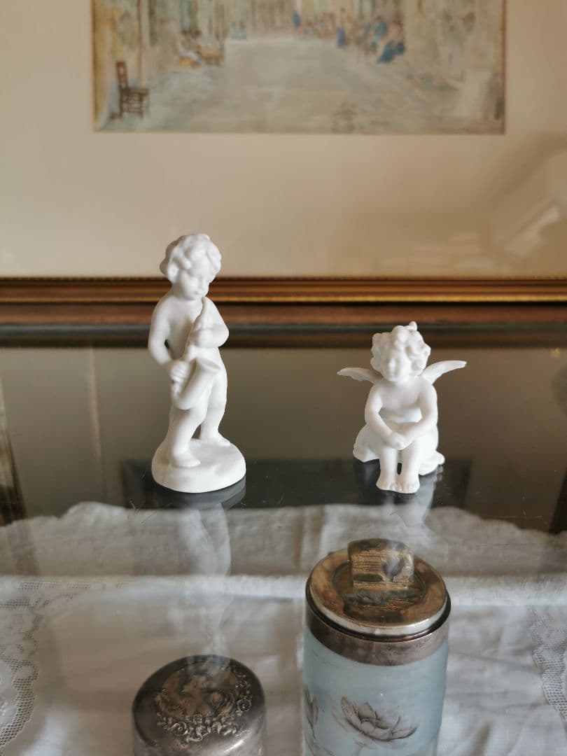 アンティークドイツフィギュリン 二体セット サクソフォンを吹く子供＆膝を抱く天使