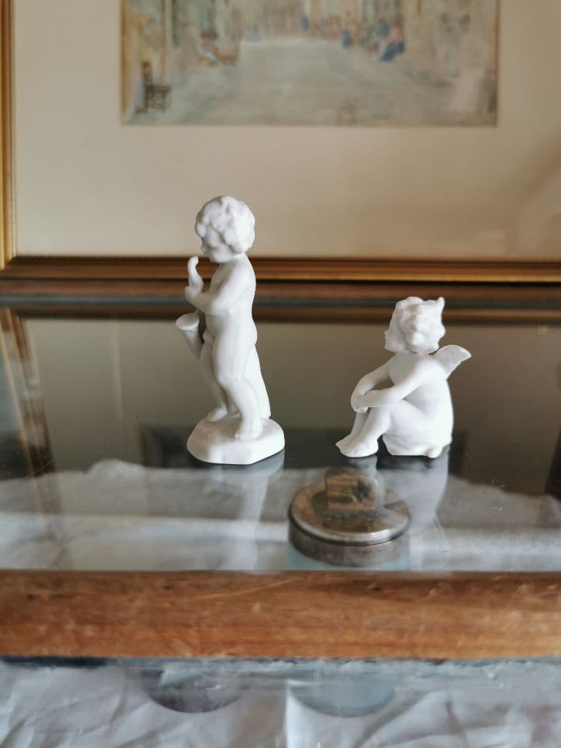 アンティークドイツフィギュリン 二体セット サクソフォンを吹く子供＆膝を抱く天使