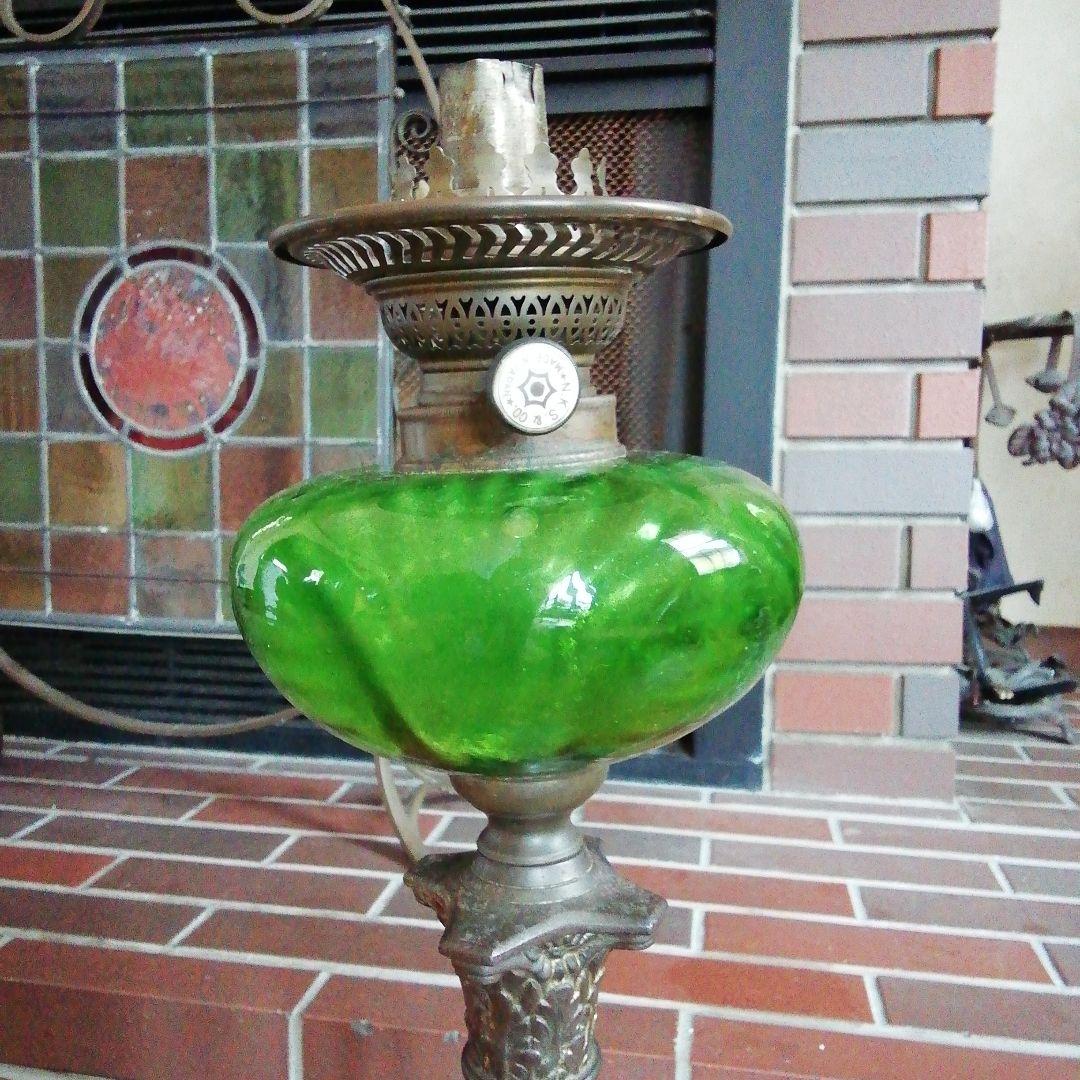 緑色のオイルランプ