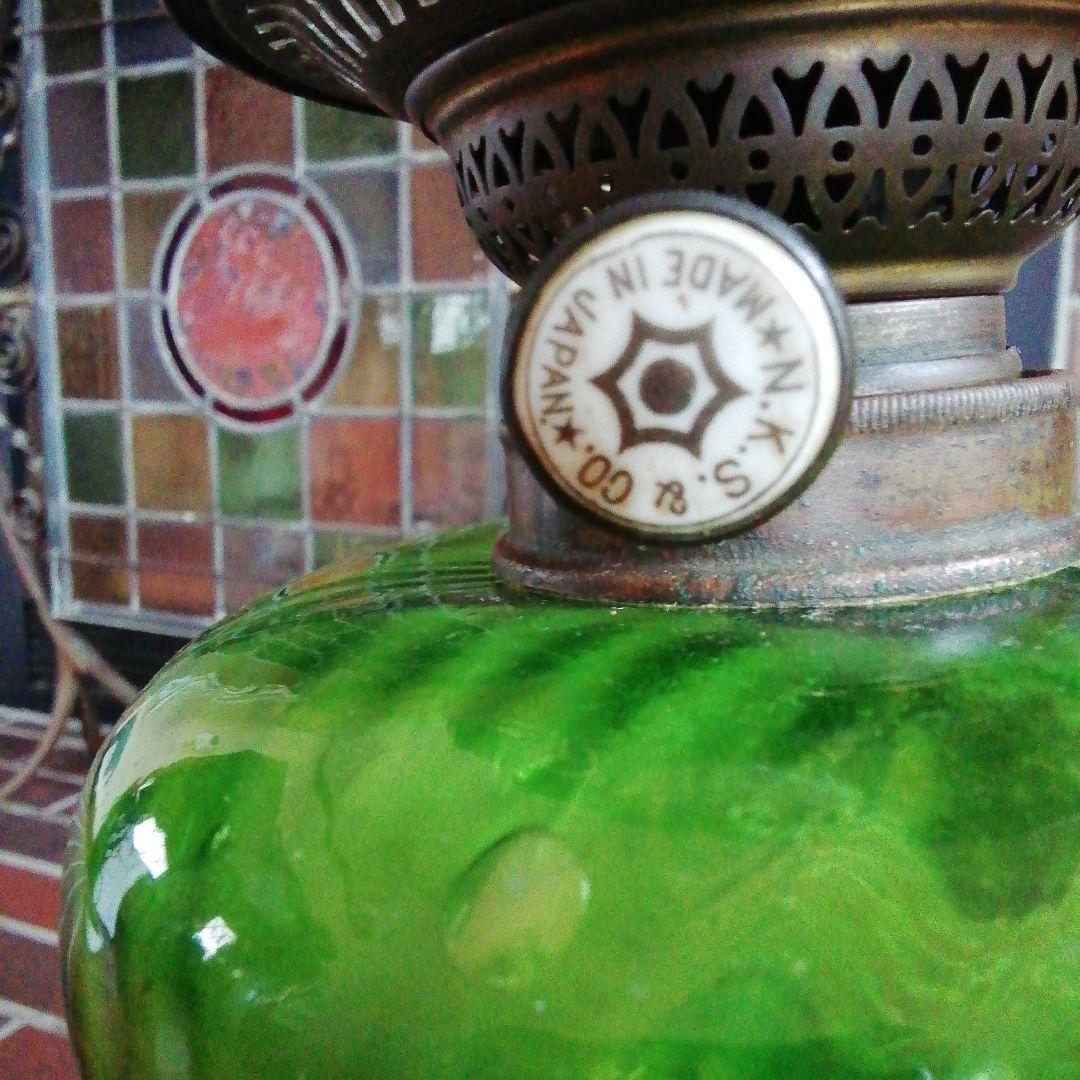 緑色のオイルランプ