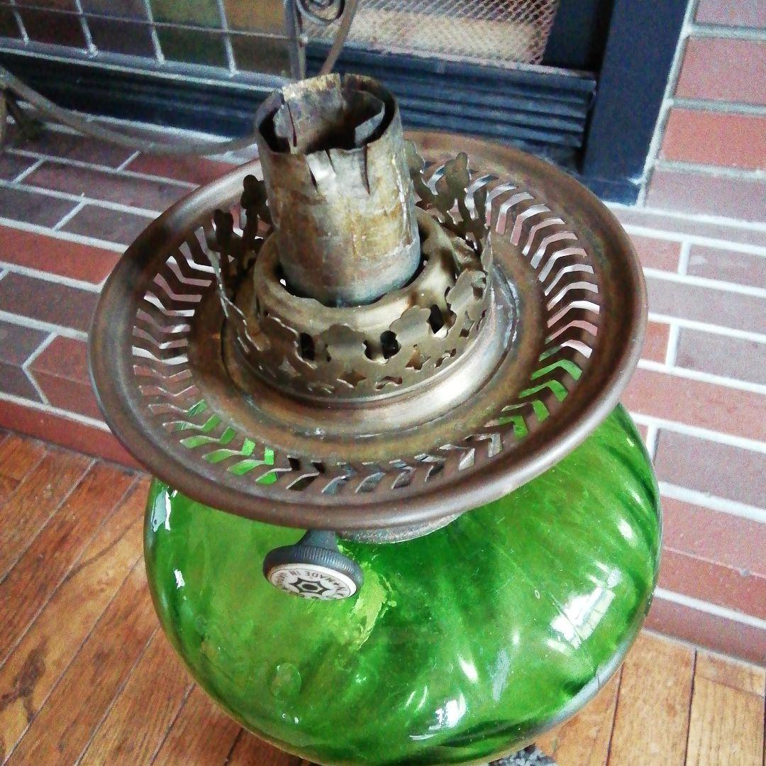 緑色のオイルランプ