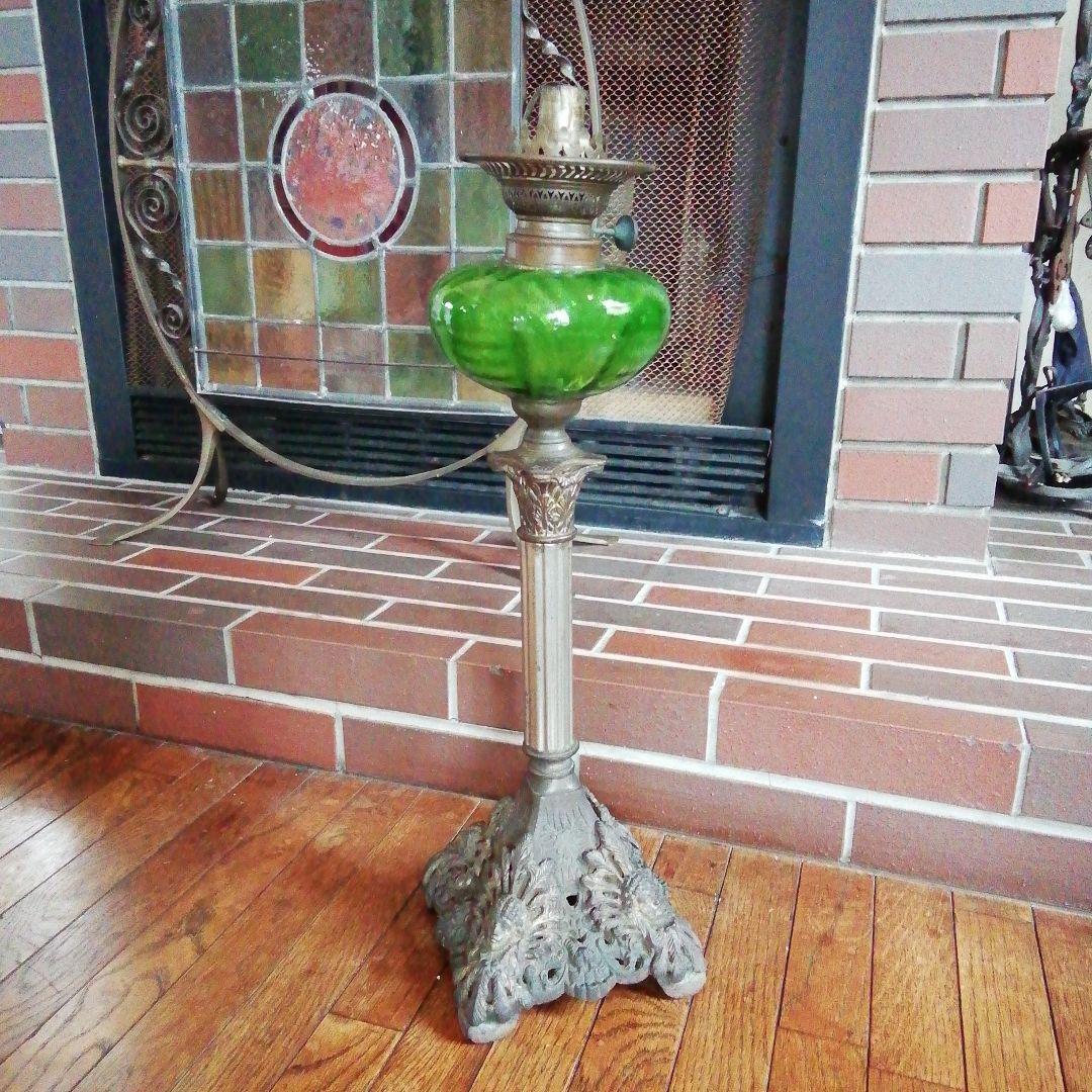 緑色のオイルランプ
