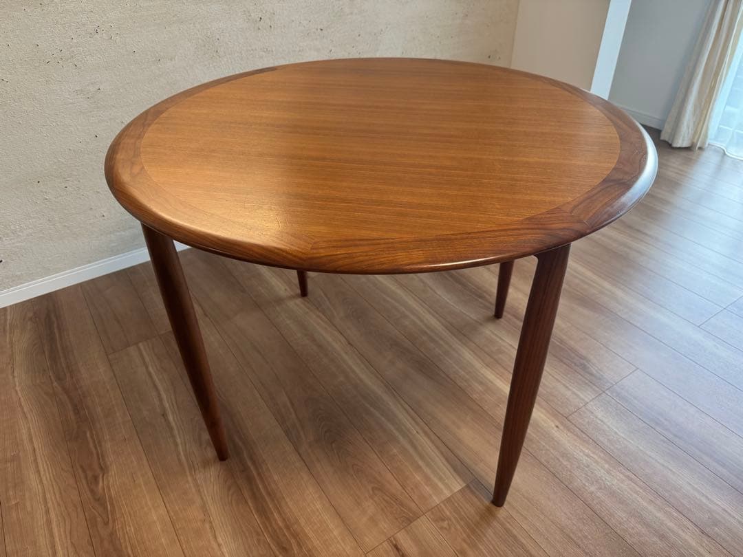 カイクリスチャンセン　宮崎椅子　ユニバースダイニングテーブル　ウォールナット