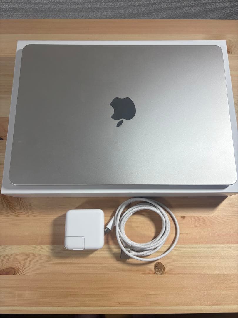 MacBook Air m2 8GB 256GB スターライト