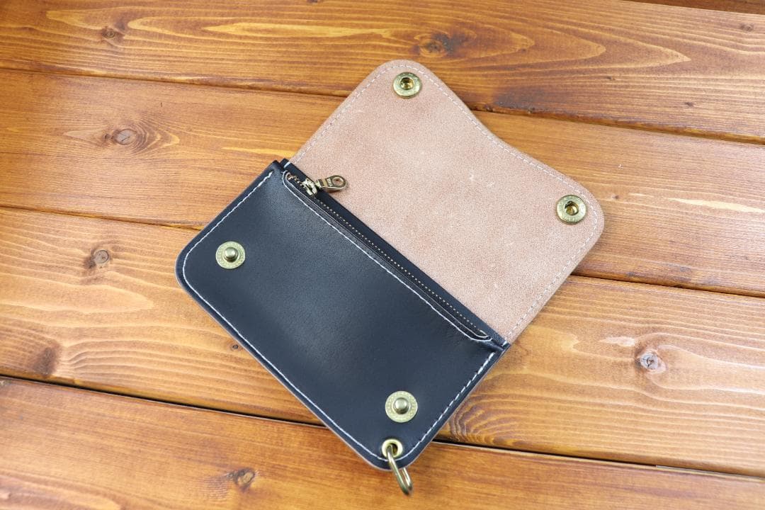 ミドルラッカーウォレット　栃木レザー 真鍮 3層収納たっぷり