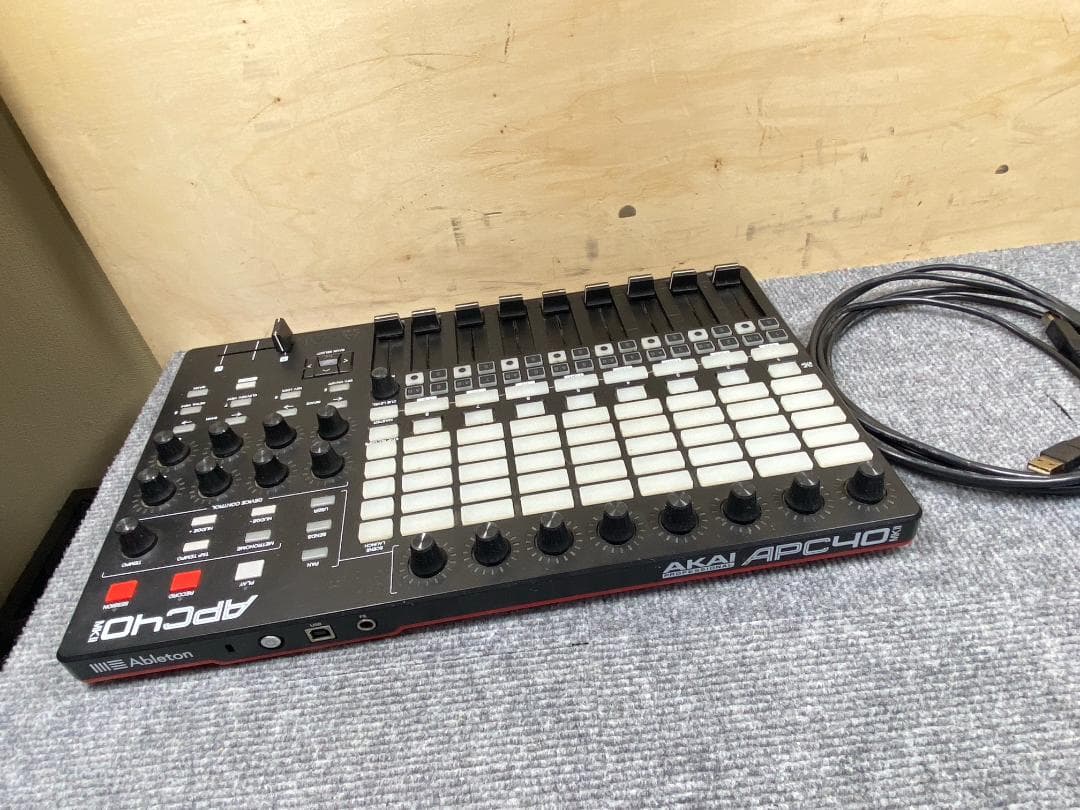 830 AKAI APC MK2 パッド　コントローラー