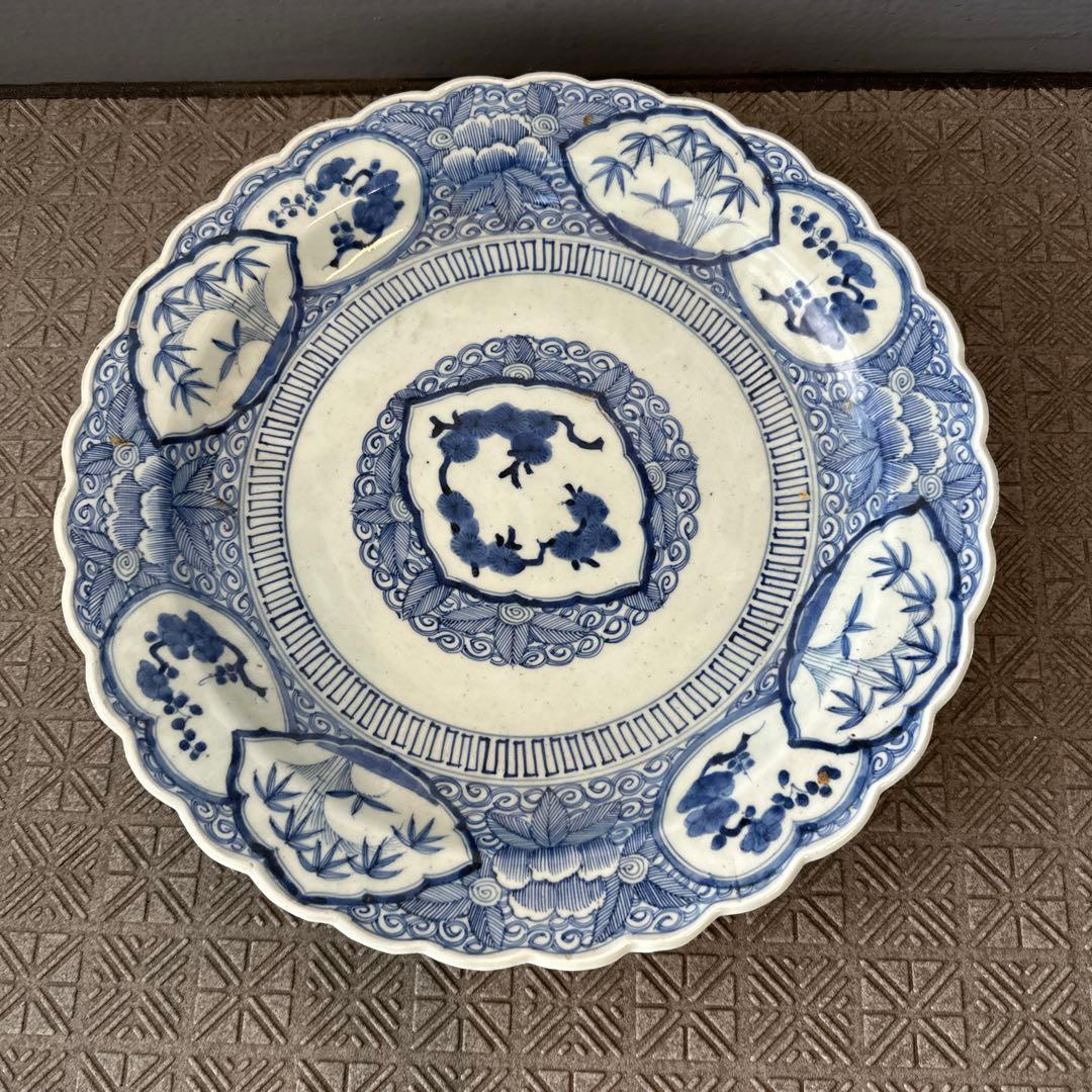 古伊万里、無傷。染め付け、輪郭　　松竹梅、大皿、　41.  センチ。