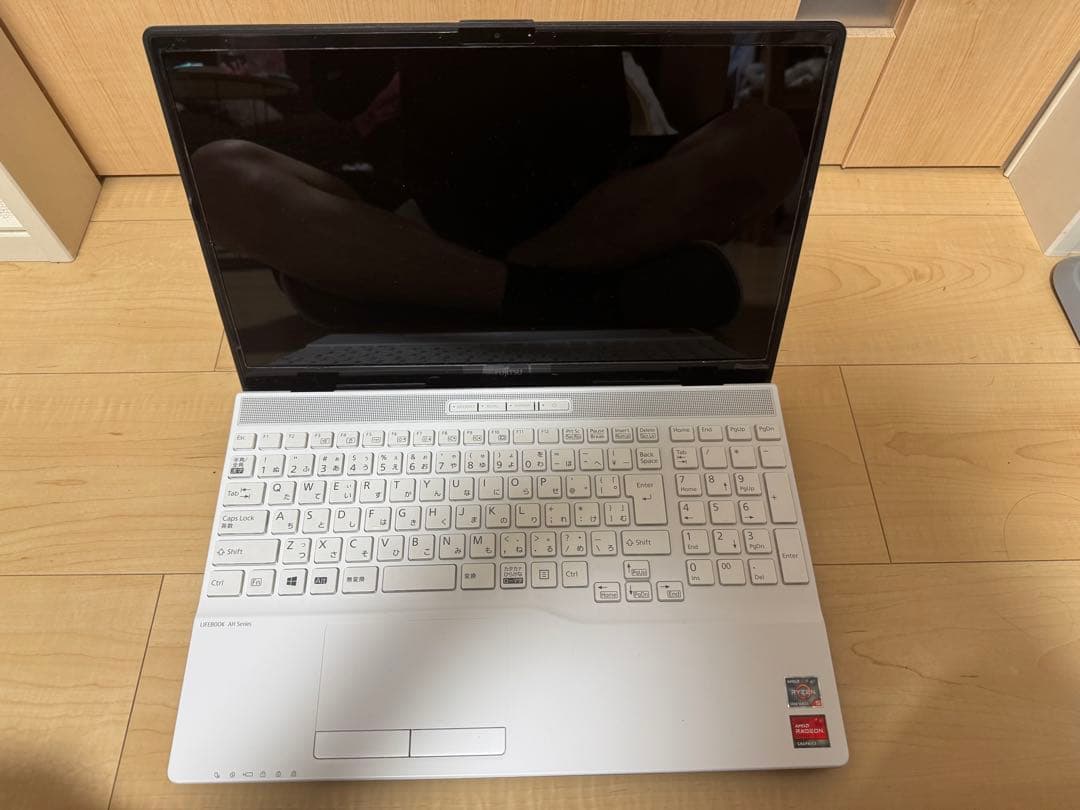 富士通 LIFEBOOK ホワイト ノートPC