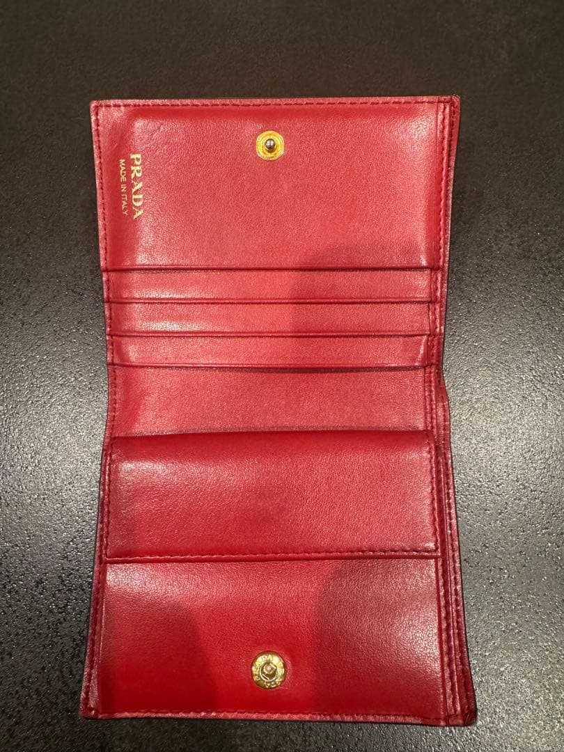 PRADA サフィアーノレザー二つ折り財布 ブラック レッド