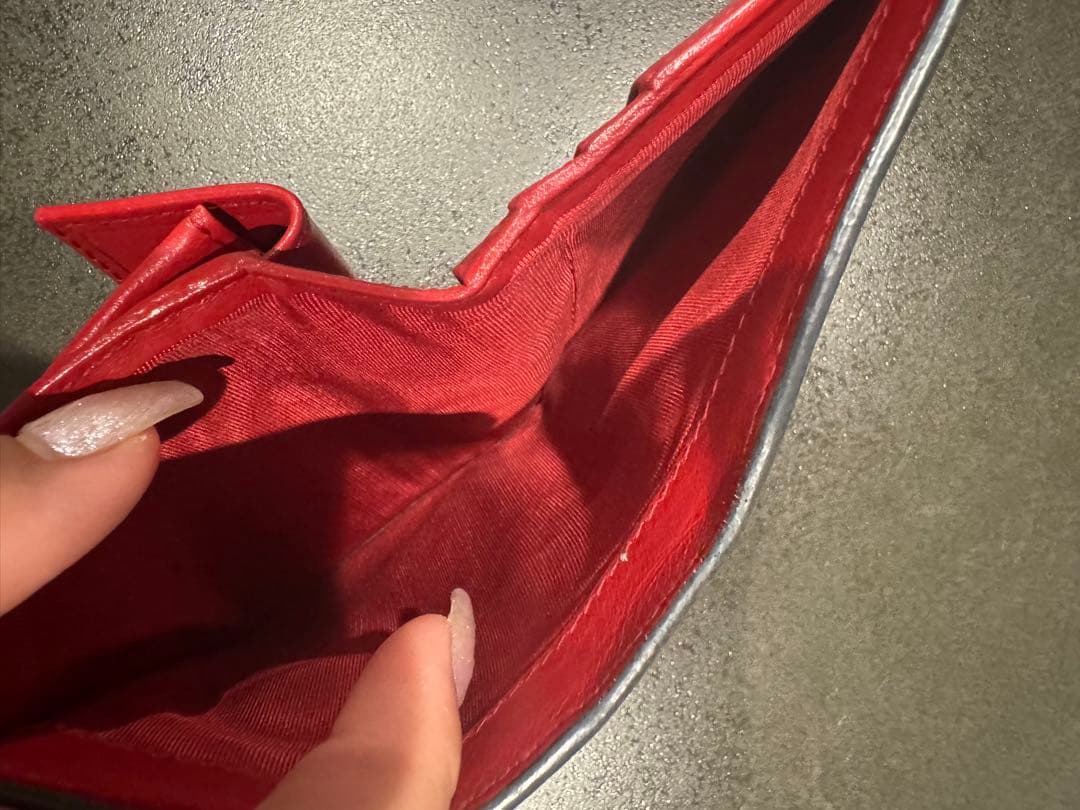 PRADA サフィアーノレザー二つ折り財布 ブラック レッド