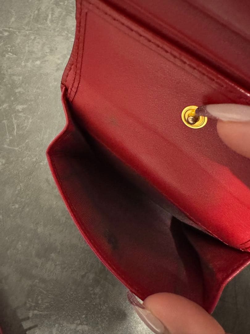 PRADA サフィアーノレザー二つ折り財布 ブラック レッド