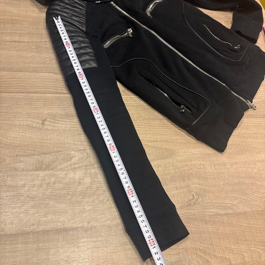 BALMAIN ブラック フード付きパーカー