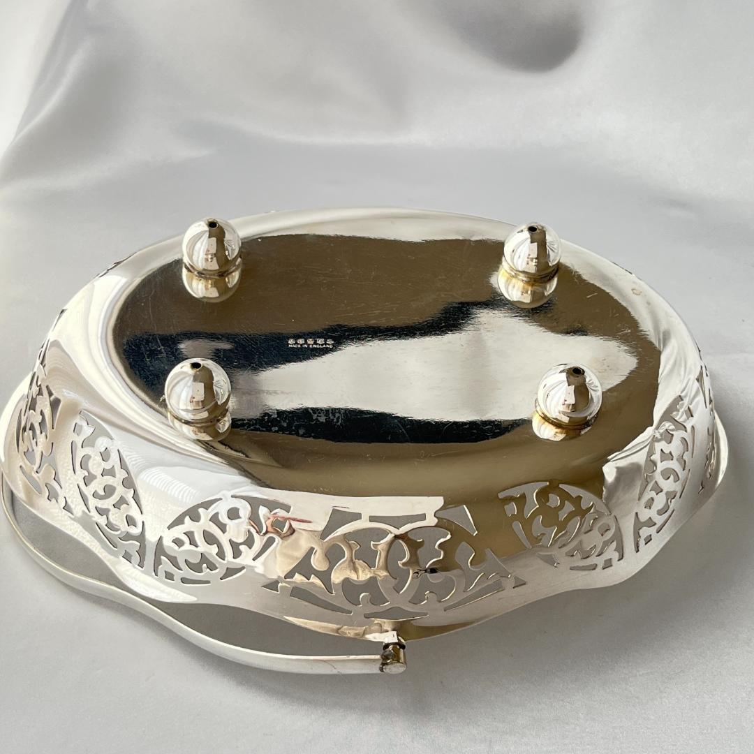 【英国】 アールヌーボーの透かしのフルーツスタンド【シルバープレート】