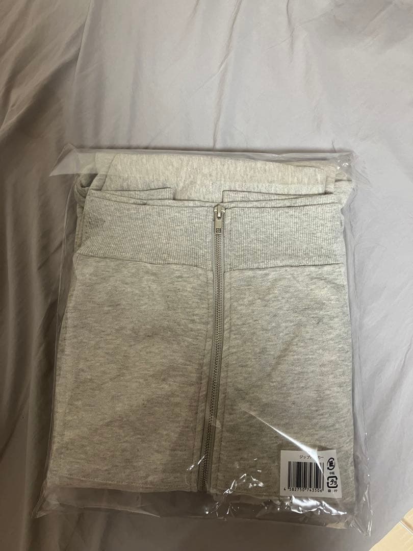 なにわ男子 VoyAGE ジップパーカー