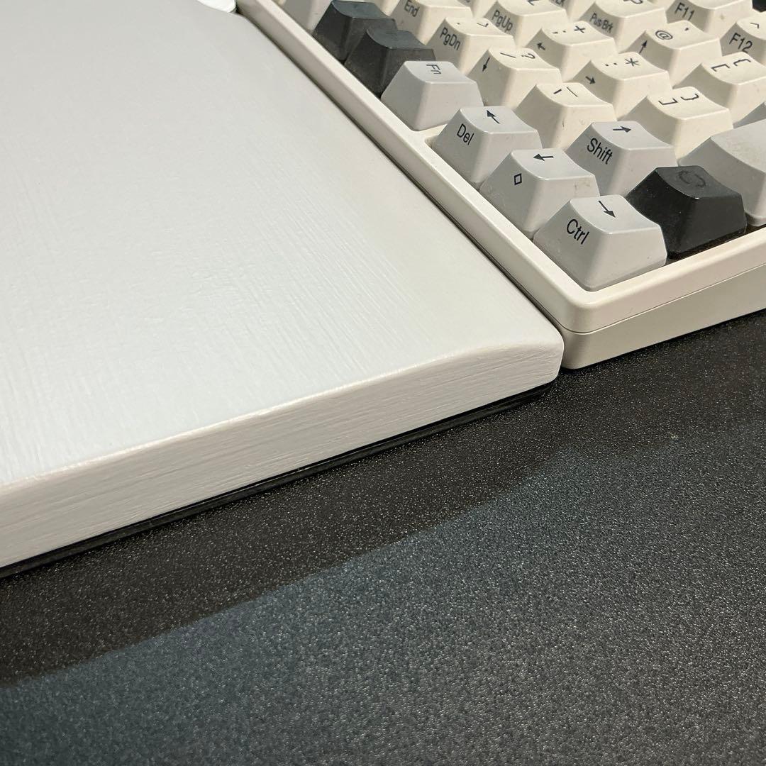 オーダー作品　リアルフォースR3TKL対応　ウイング付パームレスト ライトグレー