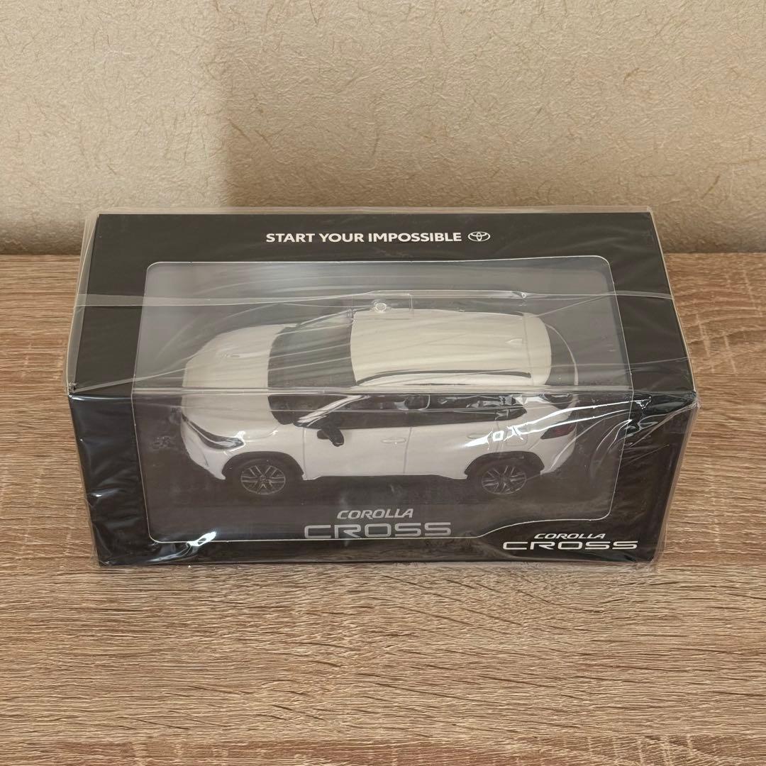【非売品】トヨタ 新型カローラクロス プラチナホワイトパールマイカ 1/30
