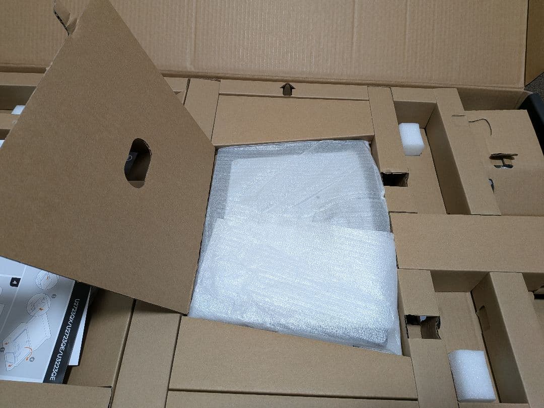 Dell U3223QE 31.5インチ 4K ハブモニター