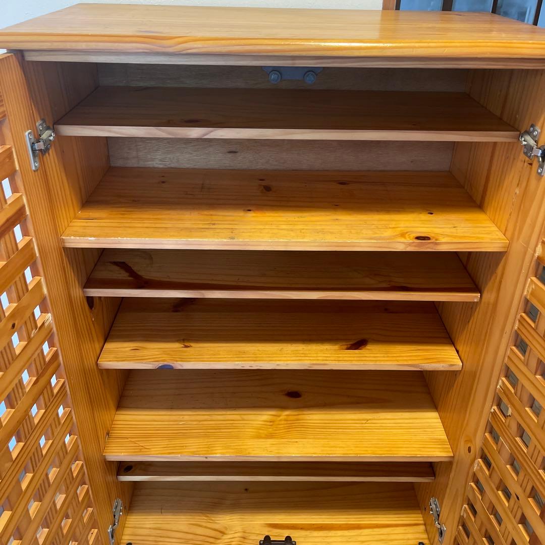 最終値下げ！木製靴箱 2扉 格子デザイン キャビネット