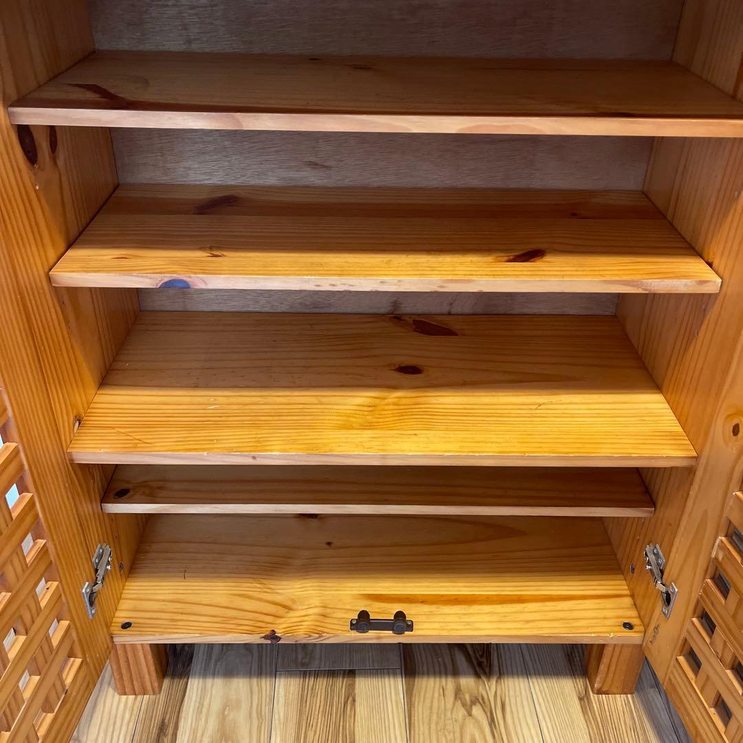 最終値下げ！木製靴箱 2扉 格子デザイン キャビネット