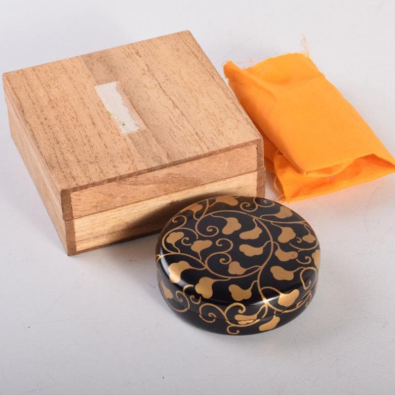 茶道具　黒漆塗　金彩蒔絵　草文　香合　時代箱付　V　8276