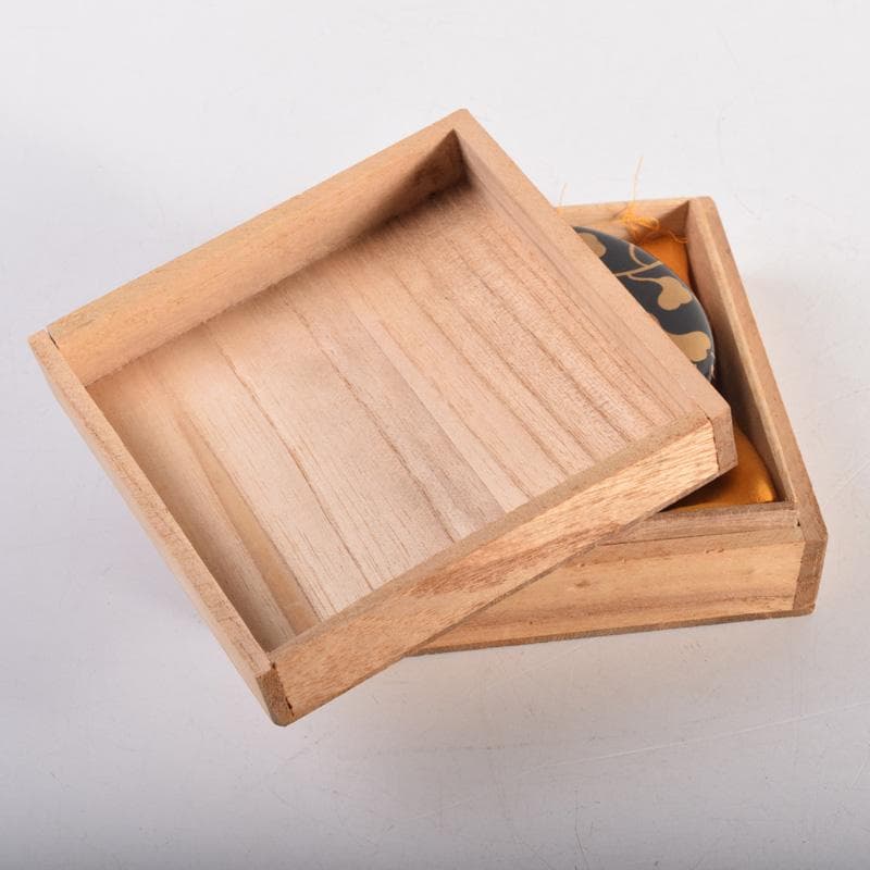 茶道具　黒漆塗　金彩蒔絵　草文　香合　時代箱付　V　8276