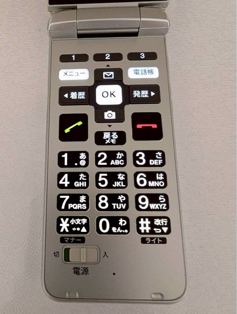 au KYOCERA KYF43 折りたたみ式携帯電話 かんたんケータイライト