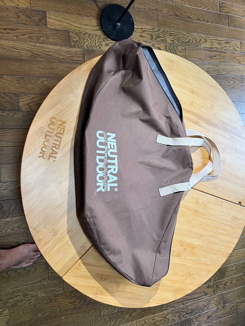 neutral outdoor バンブーラウンドテーブル