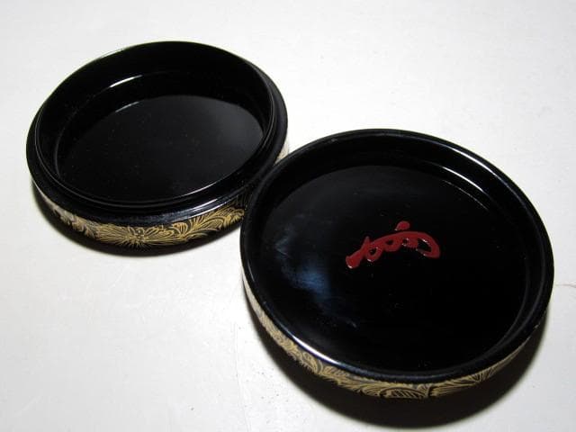 磯井如真 沈金菊香合 表千家十三代 即中斎花押　　　　　　　　v164