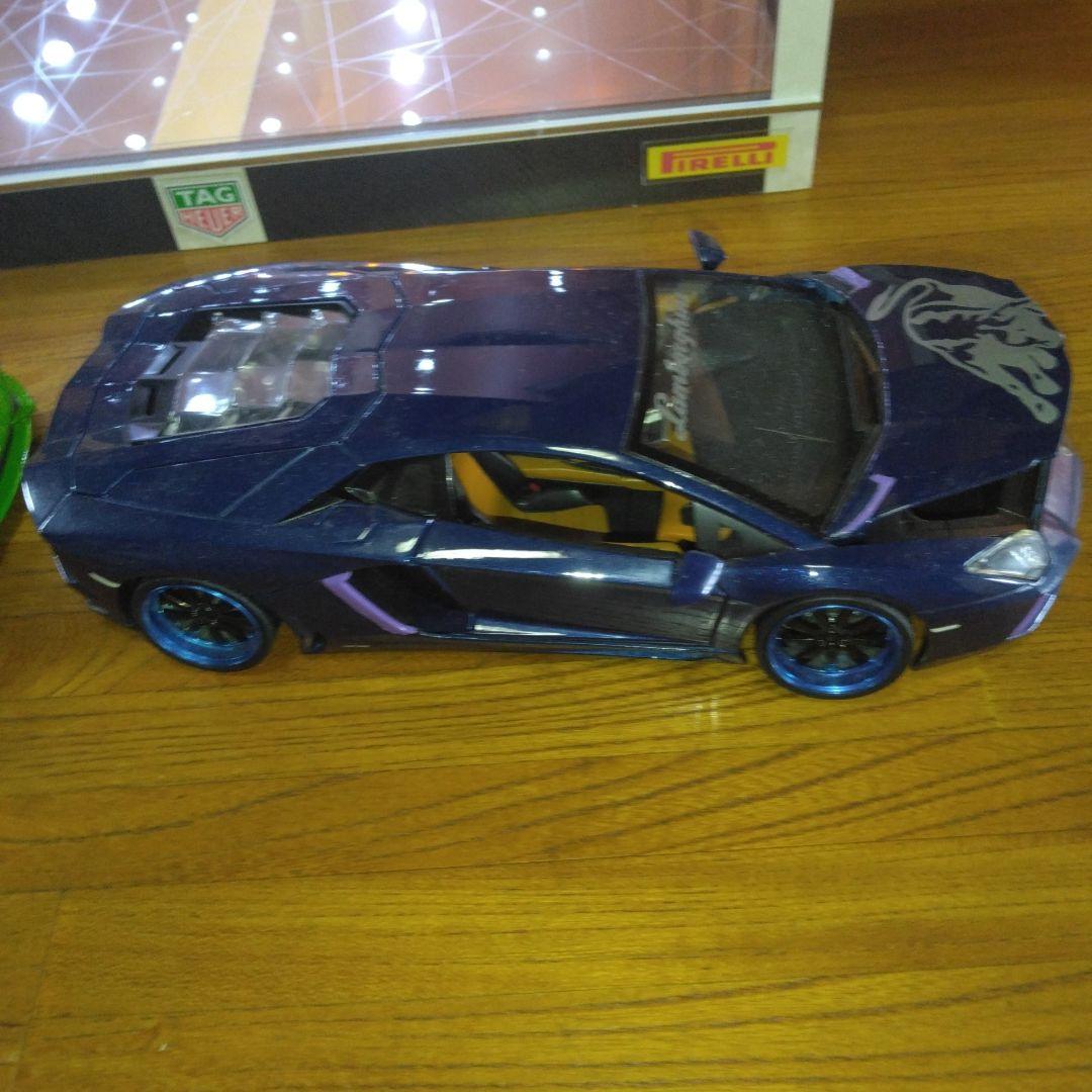 フェラーリ＆ランボルギーニショーケース＆ミニカーセットです。