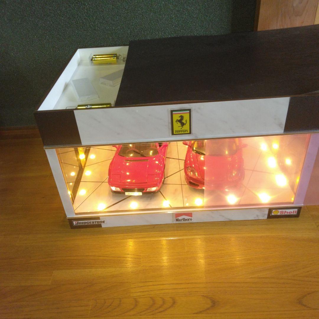フェラーリ＆ランボルギーニショーケース＆ミニカーセットです。