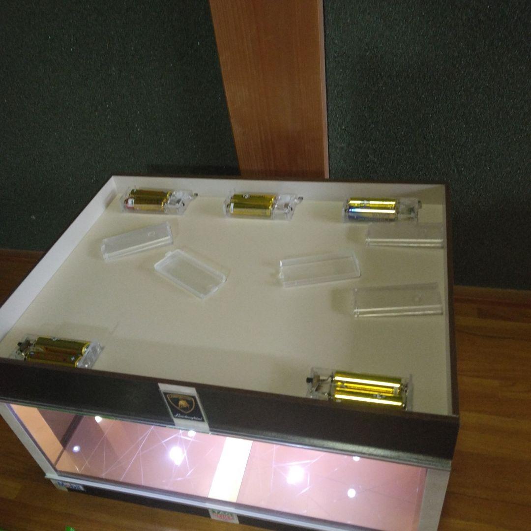 フェラーリ＆ランボルギーニショーケース＆ミニカーセットです。