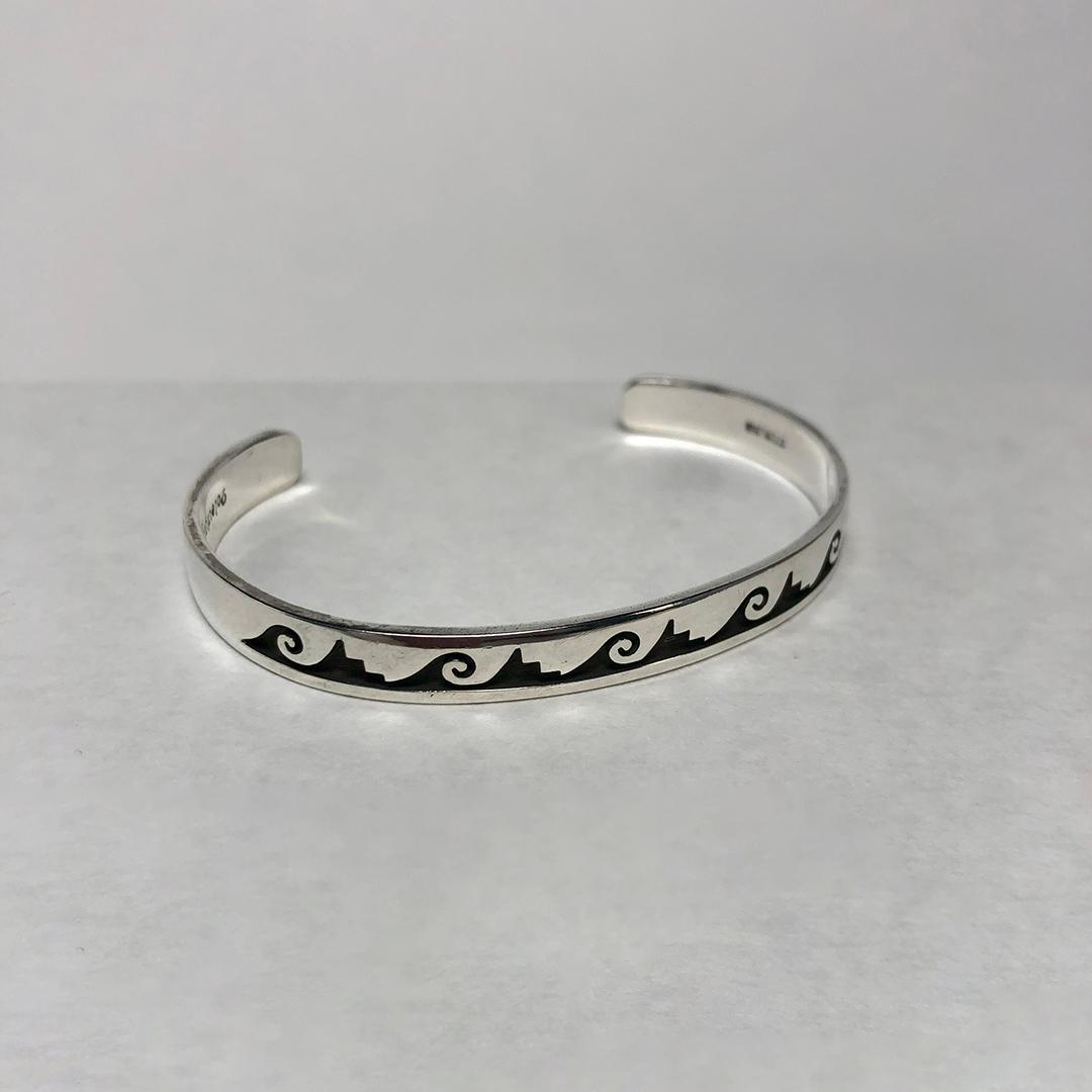 インディアンジュエリー　ホピ族　バングル　スターリング シルバー　オーバーレイ
