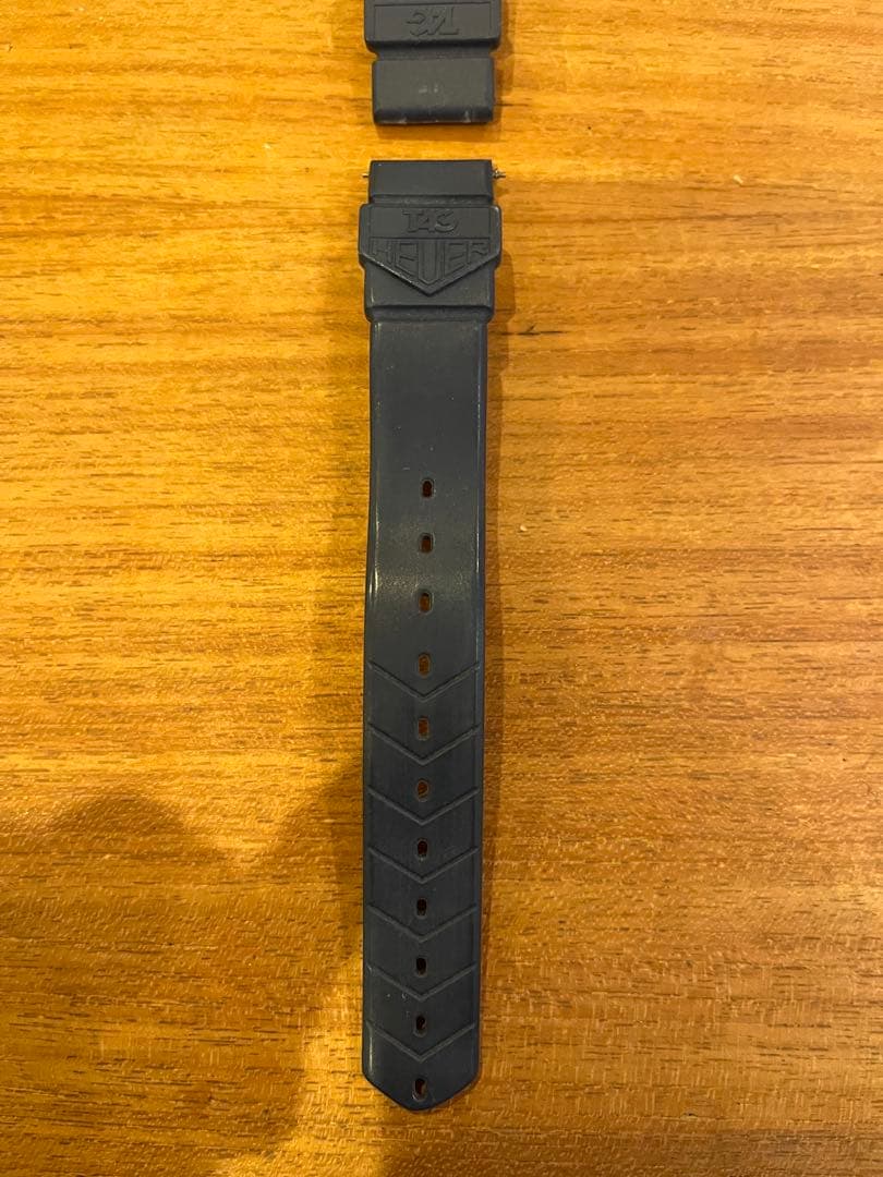 タグホイヤのフォーミュラ1 純正ベルト18mm メンズ用です。