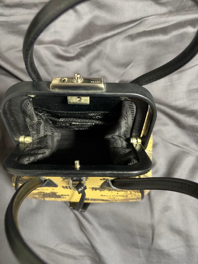 PRADA がま口 ハンドバッグ