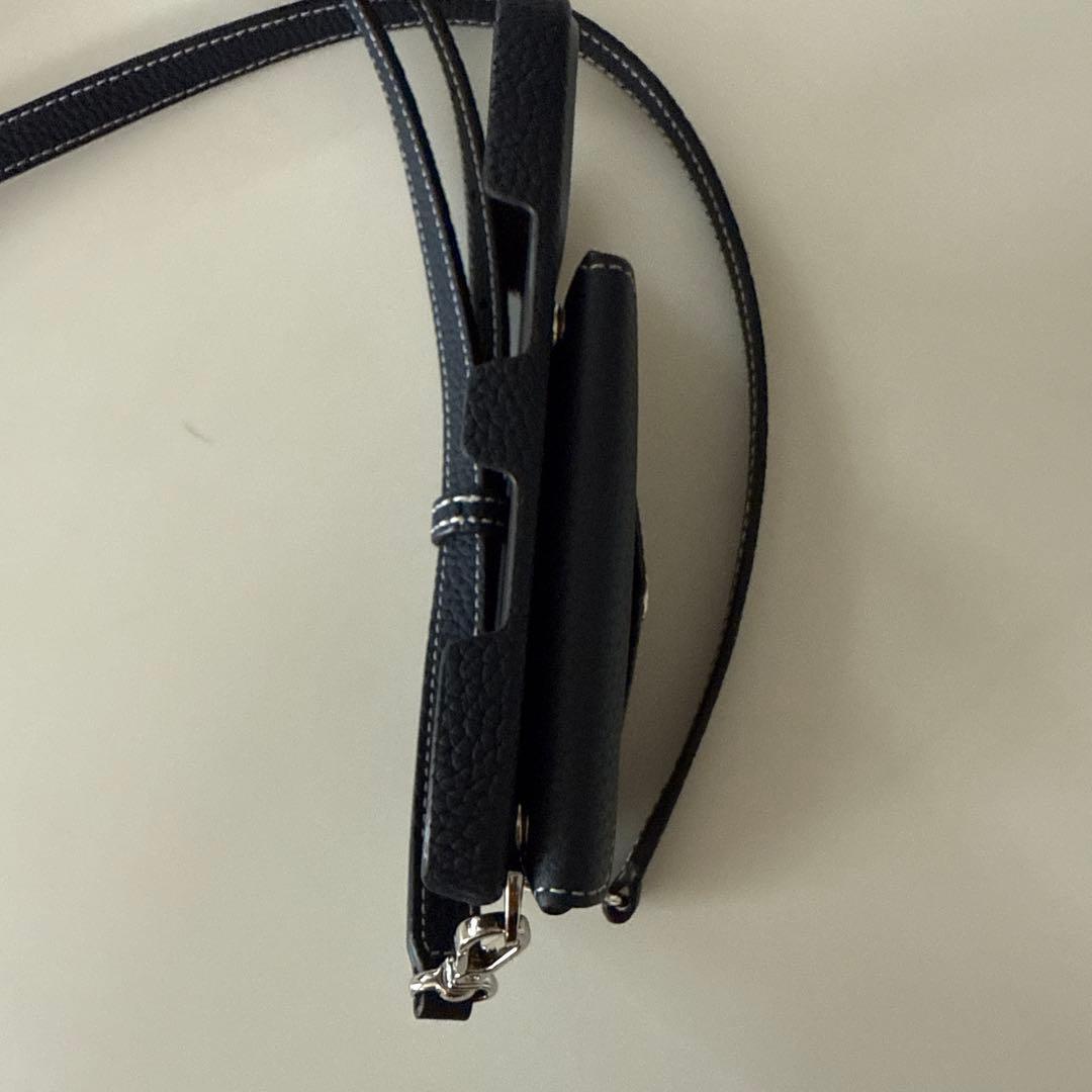 ネイビー レザー　ボナベンチュラiPhone16プロケース ストラップ付き