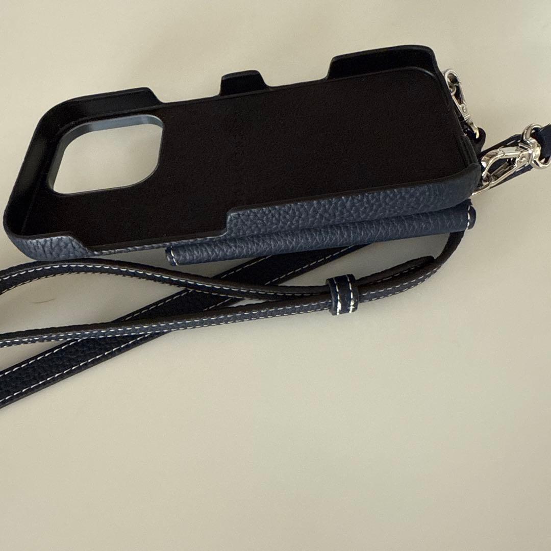 ネイビー レザー　ボナベンチュラiPhone16プロケース ストラップ付き