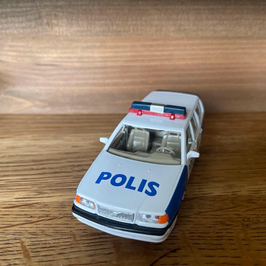 ボルボ　パトカー　ミニカー