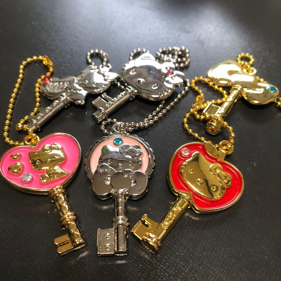 2012年　ハローキティちゃん　鍵型　キーマスコット　チャーム　キーホルダー