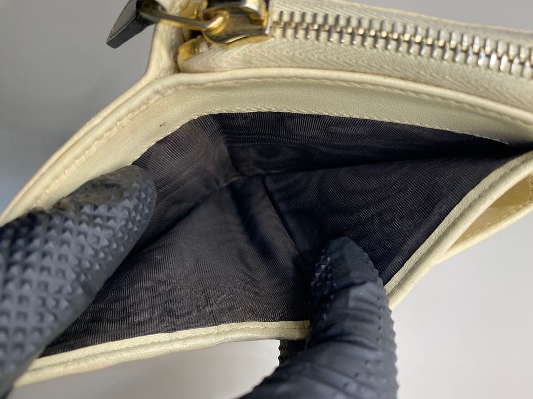 お*ん様 GUCCI グッチシマ　コンパクトラウンドファスナー　クリーム