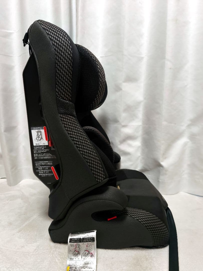 Combi チャイルドシート ブラック ジョイトリップエアスルーGG 付属品有