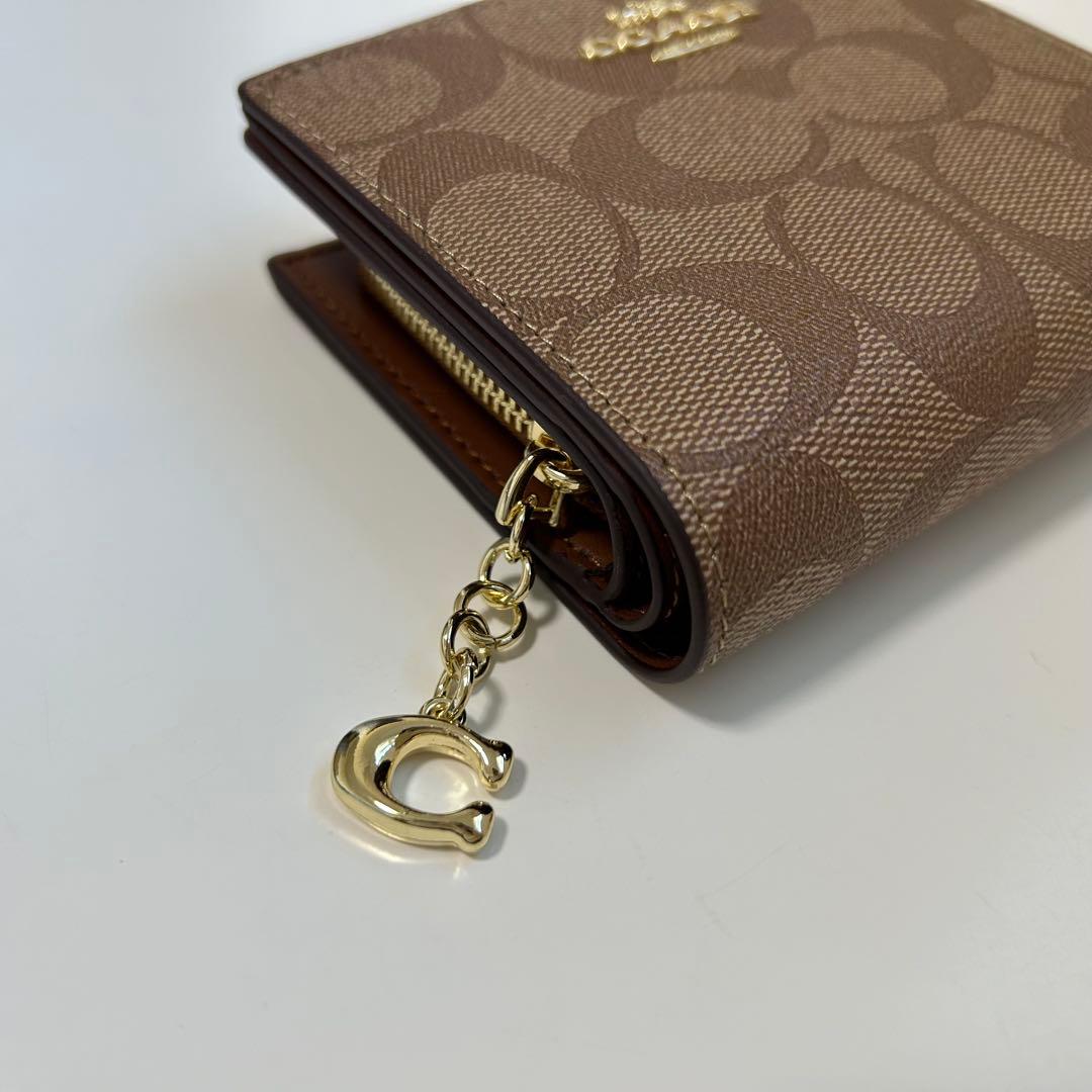 新品 COACH 財布 二つ折り財布 カーキ×レッドウッド シグネチャー コーチ