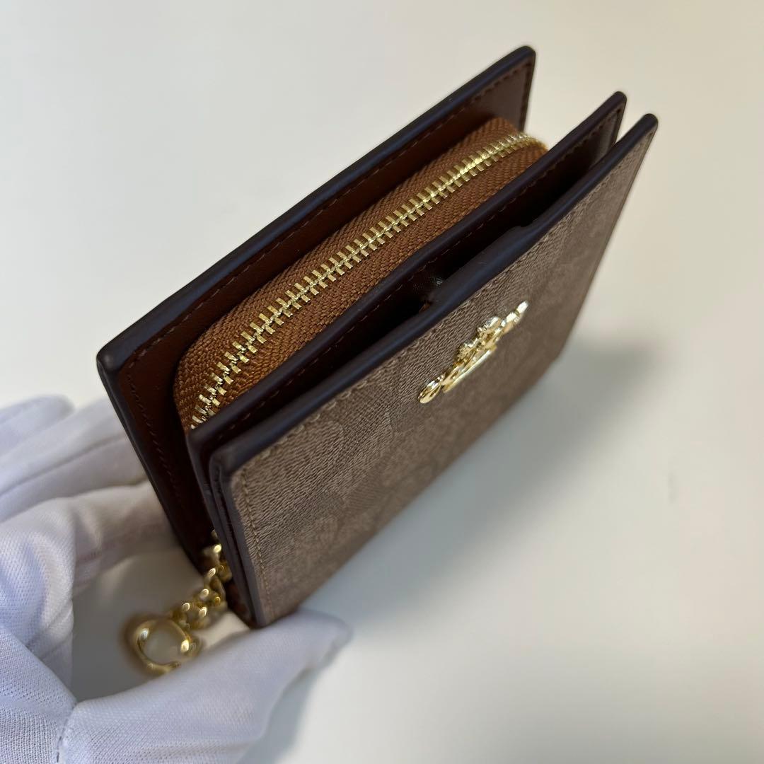 新品 COACH 財布 二つ折り財布 カーキ×レッドウッド シグネチャー コーチ