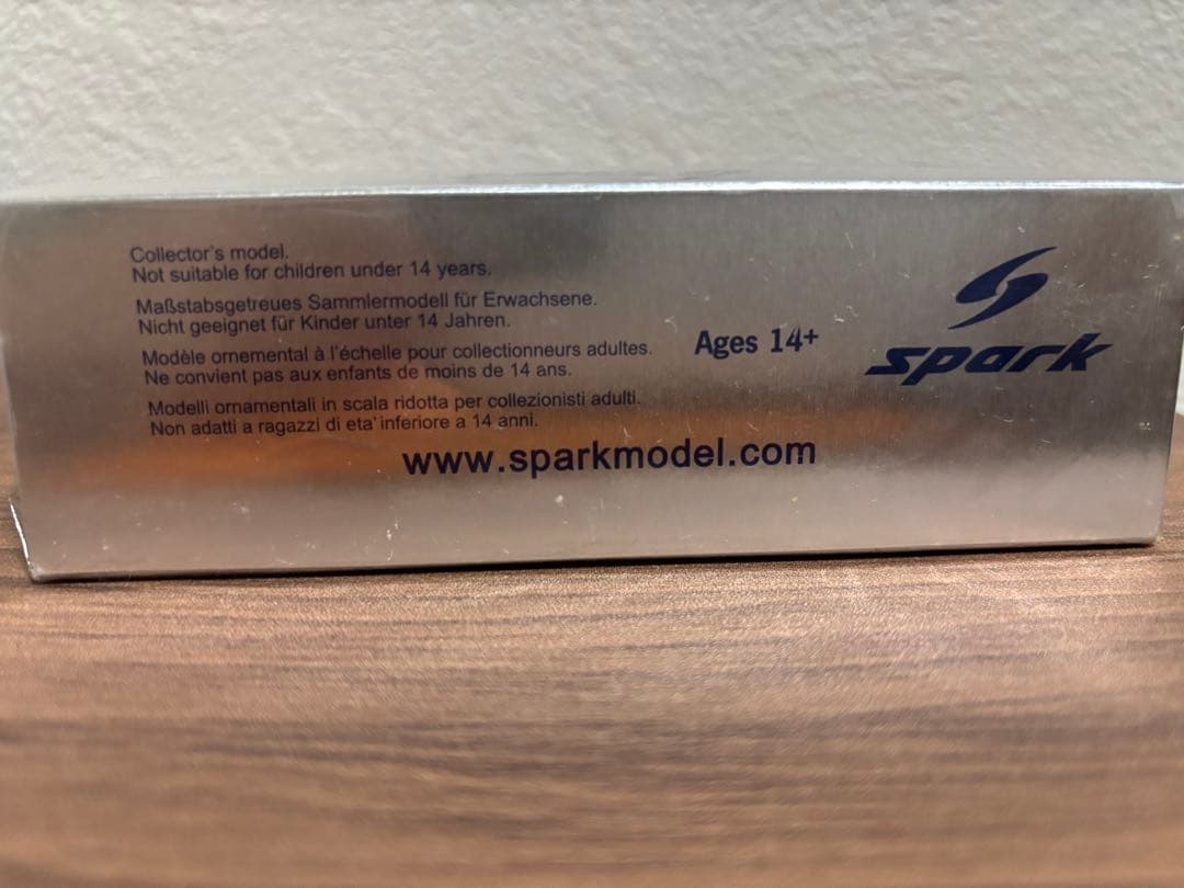 Alfa Romeo 4C ミニカー 1/43 スケール