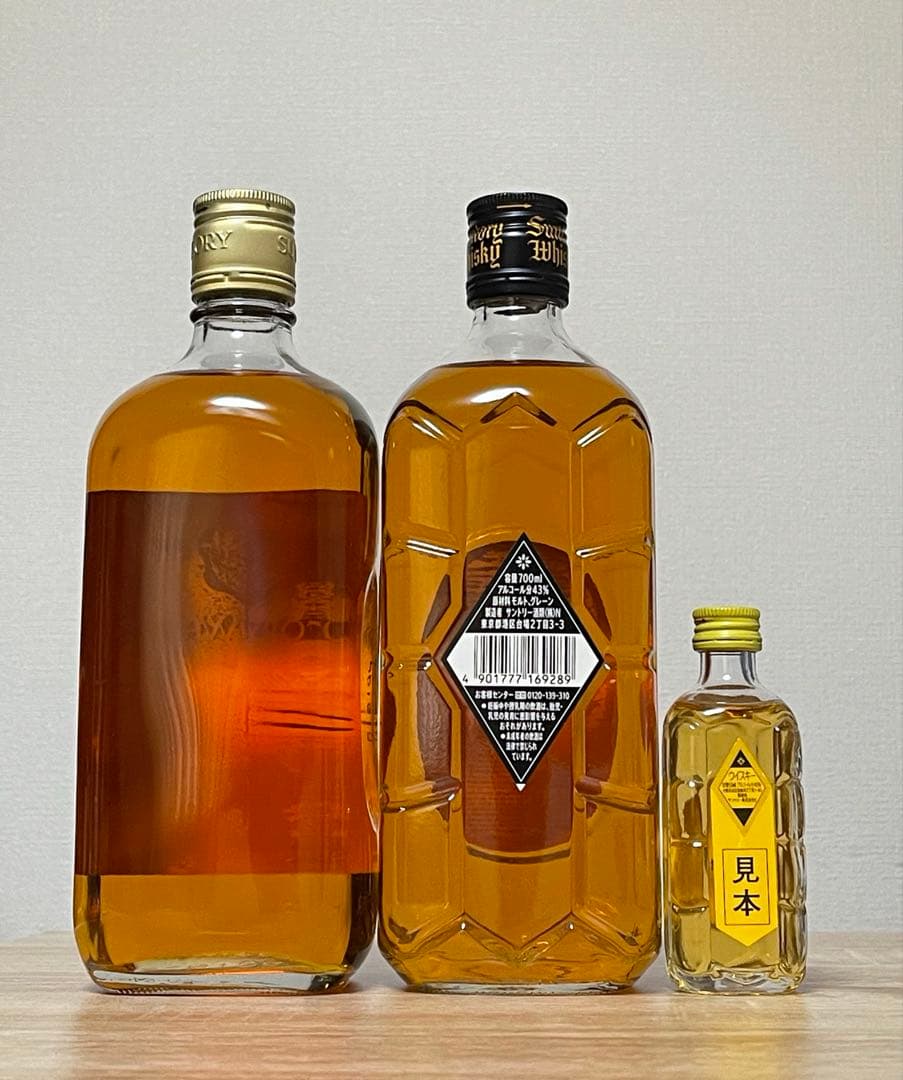 【終売品】サントリーウイスキー角瓶 黒 43度 700ml　黒角 ミニボトル