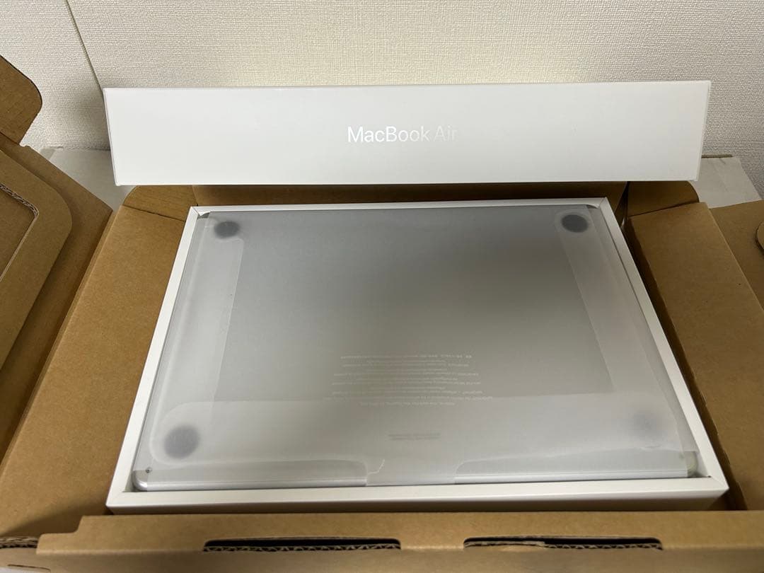 Apple MacBook Air (M2, 2022) シルバー