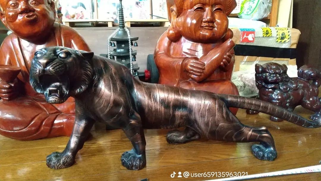 蓮ちゃんの巨大.虎の置物.約65cm位吠える姿勢.金属製